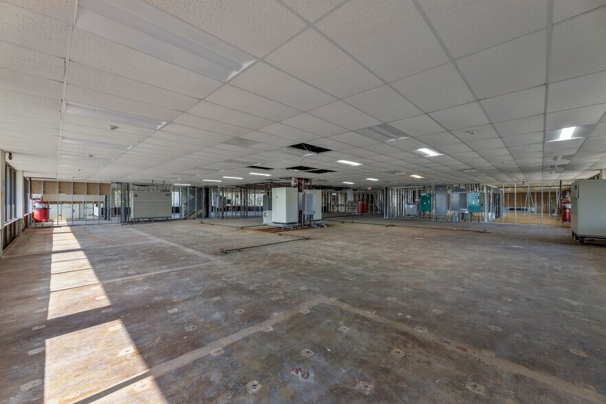 More Photos Of 4221 S Walton Walker Blvd, Dallas Office For Sale