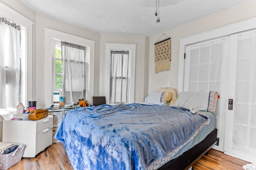 More Photos Of 51 Tanguay St, Sanford Apartments For Sale
