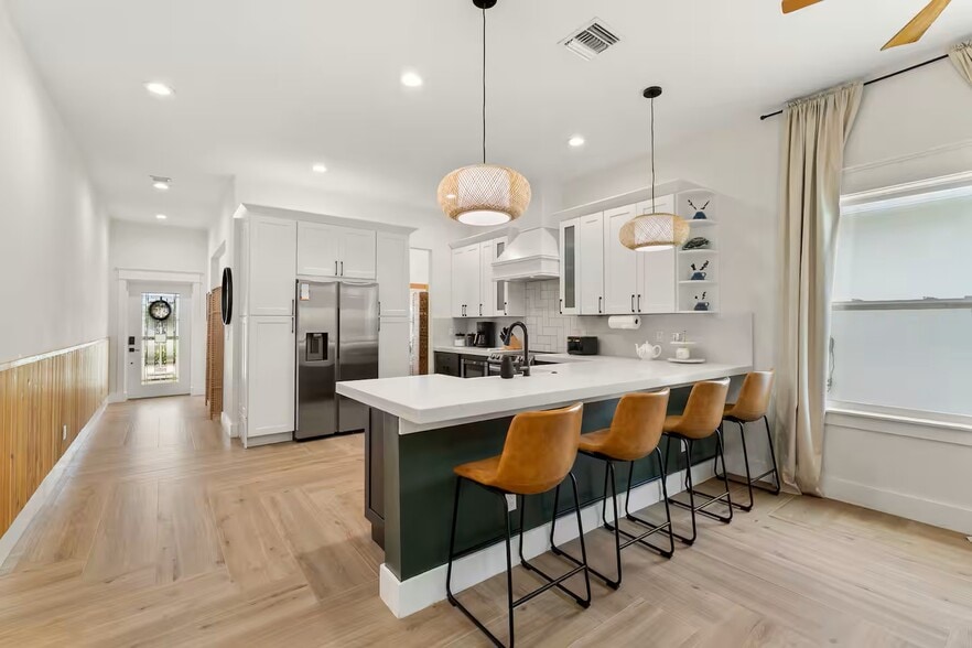 More Photos Of 1960 NE Dixie Hwy, Jensen Beach Apartments For Sale