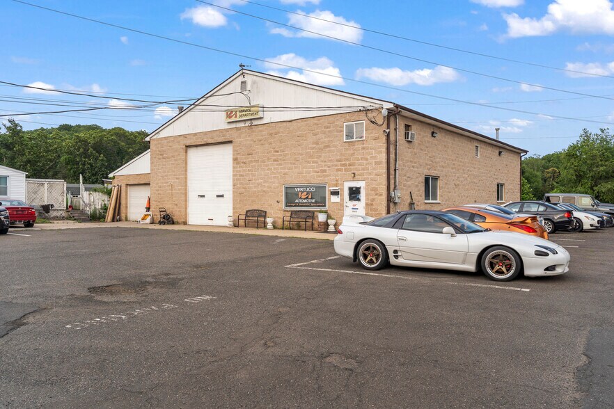 More Photos Of 846-850 S Colony Rd Rd, Wallingford Storefront For Sale