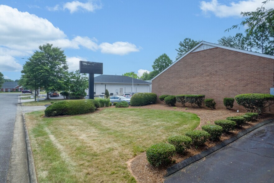 More Photos Of 621-625 Huntsman Ct, Gastonia Medical For Lease