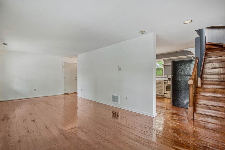 More Photos Of 6285 Shady Side Rd, Shady Side General Retail For Sale
