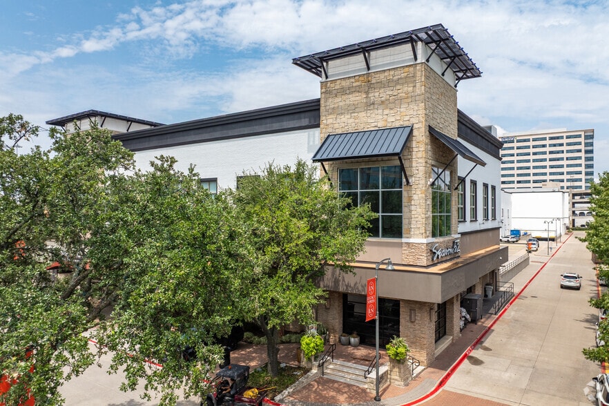 More Photos Of 7401 Lone Star Dr, Plano Unknown For Lease