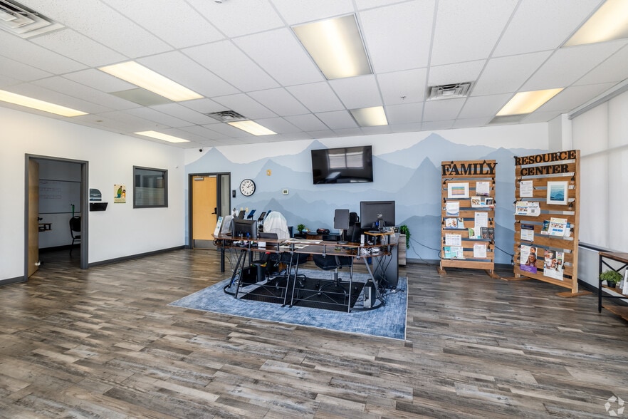More Photos Of 2508-2520 Airport Rd, Colorado Springs General Retail For Sale