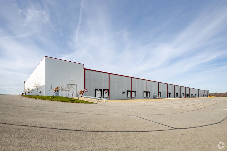 More Photos Of 2450 Sweeney Dr, Clinton Warehouse For Lease