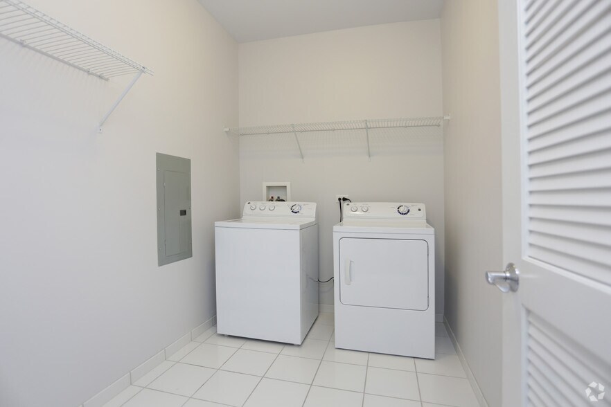 More Photos Of 1720 Central St, Evanston Apartments For Lease