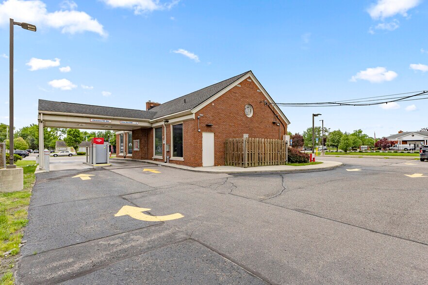 More Photos Of 23700 Goddard Rd, Taylor Bank For Lease