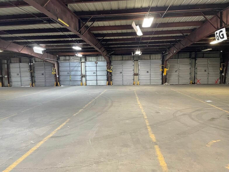 More Photos Of 106 Mooney Dr, Bourbonnais Warehouse For Lease