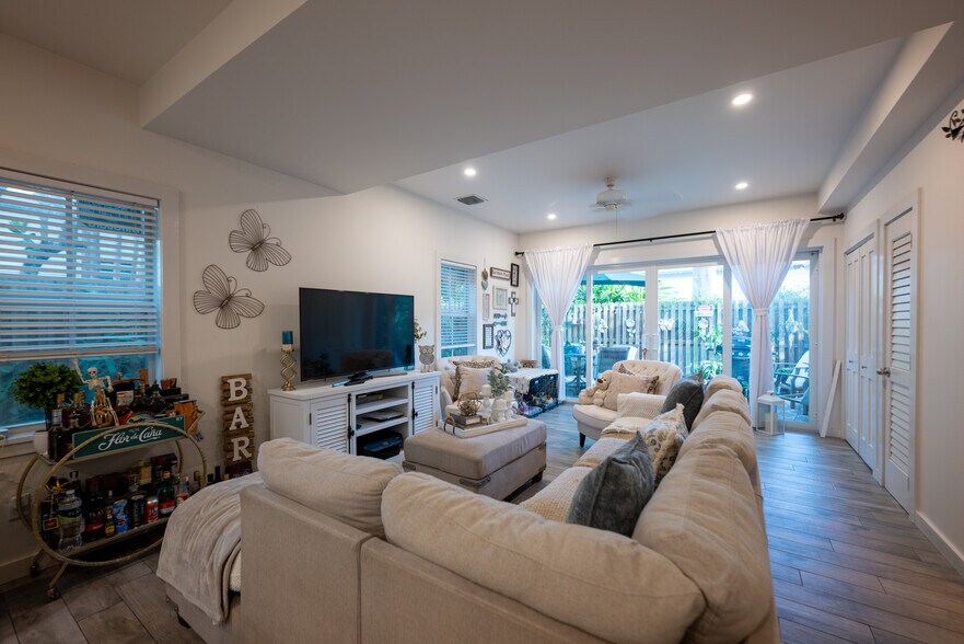 More Photos Of 1028 Truman Ave, Key West Storefront Retail Residential For Sale