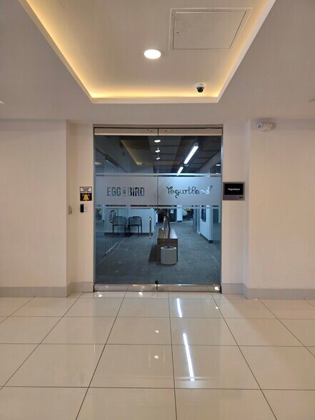 More Photos Of 2100 Valley View Ln, Farmers Branch Office For Lease