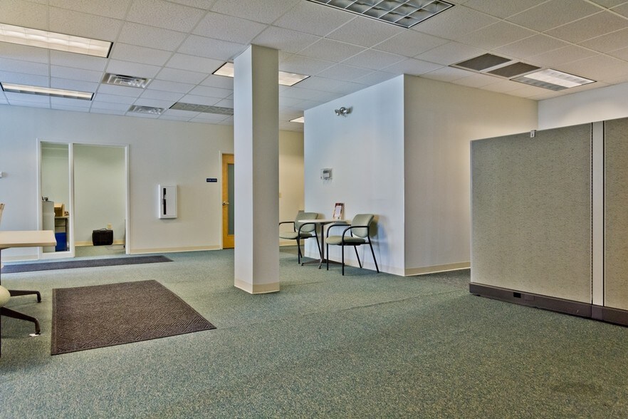 More Photos Of 211 Water St, Augusta Office For Sale