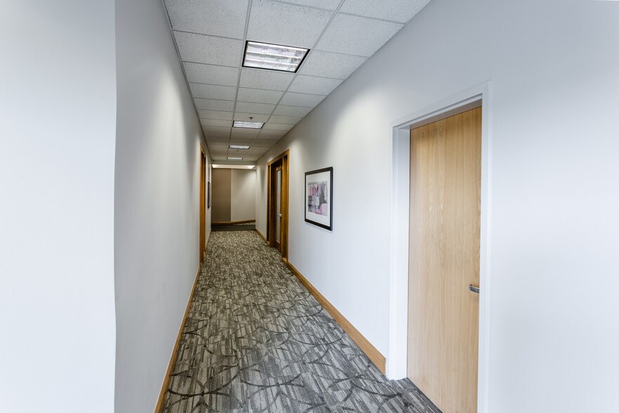 More Photos Of 4100 Regent St, Columbus Storefront Retail Office For Lease