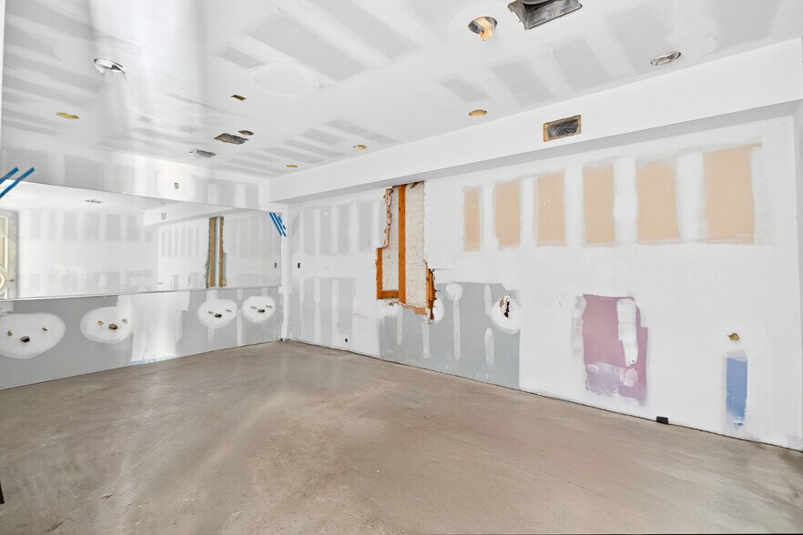 More Photos Of 1161 N Vermont Ave, Los Angeles General Retail For Lease