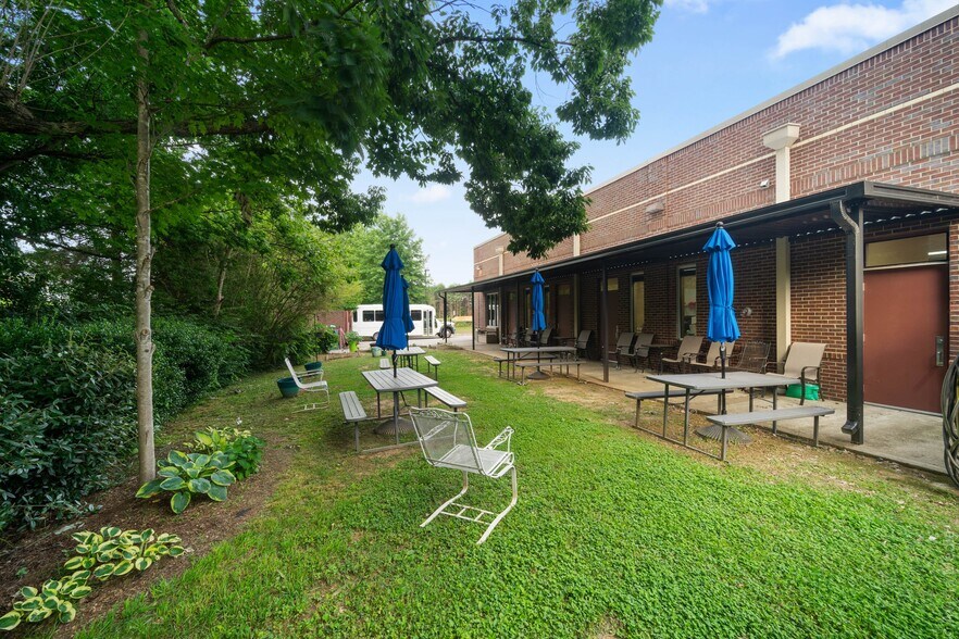 More Photos Of 140 SE Parkway Ct, Franklin Medical For Lease