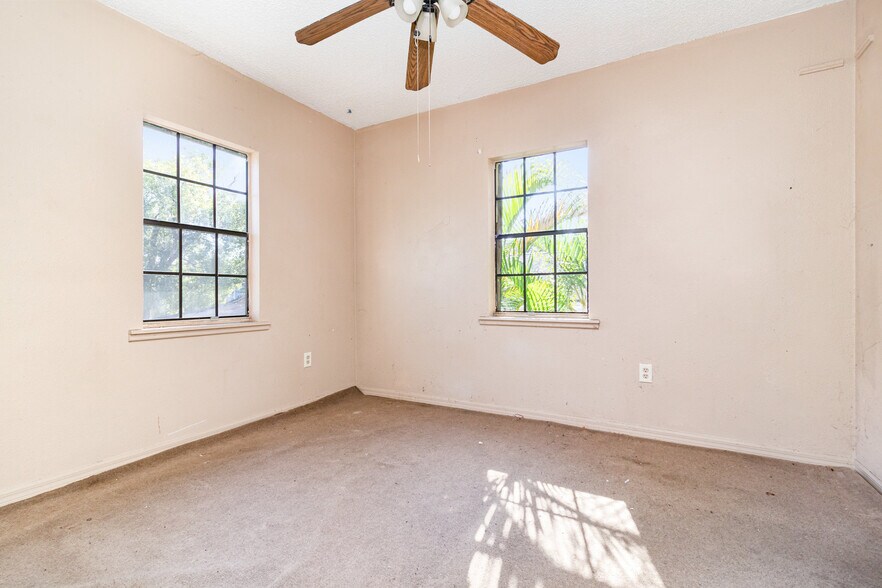 More Photos Of 2516 S Sanford Ave, Sanford Convenience Store For Sale