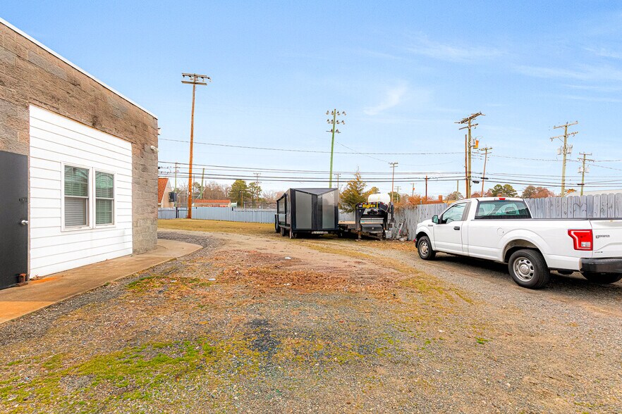 More Photos Of 10 W Williamsburg Rd, Sandston Office For Sale