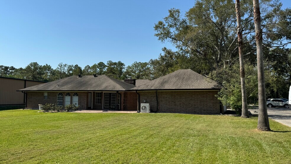 More Photos Of 25203 Kelly Rd, Porter Warehouse For Lease