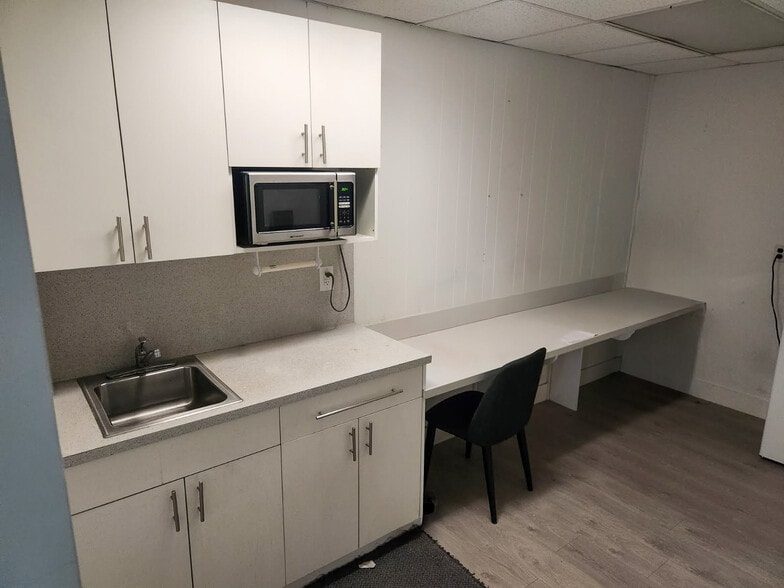 More Photos Of 3520 Consumer St, West Palm Beach Warehouse For Lease