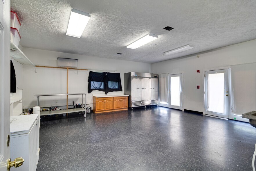 More Photos Of 300 Maple St, Smyrna Restaurant For Sale