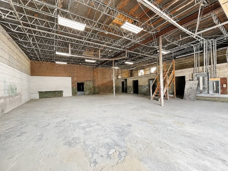 More Photos Of 917 6th Ave N, Birmingham Warehouse For Lease