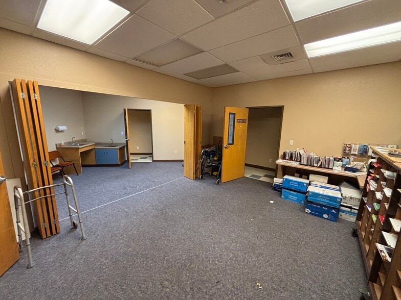 More Photos Of 2002 N Stockton Hill Rd, Kingman Medical For Lease