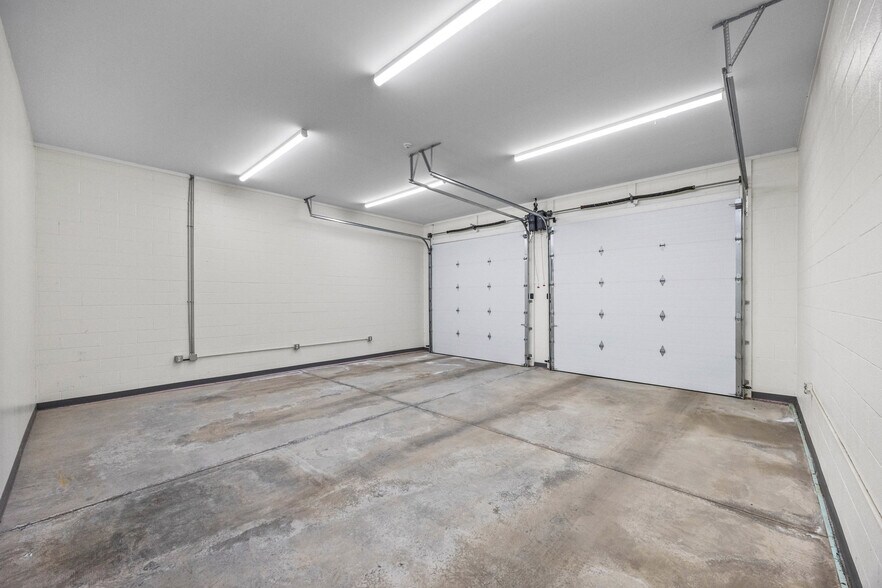 More Photos Of 80 Davis Pky, Clyde Warehouse For Sale