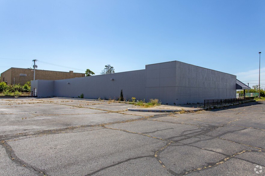 More Photos Of 4910 Denlinger Rd, Dayton Showroom For Sale