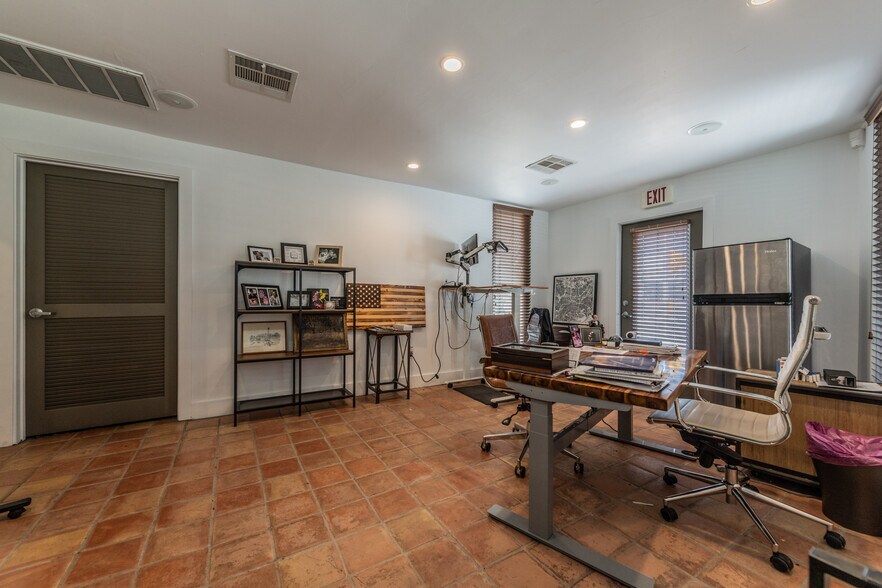 More Photos Of 601 E Ashby Pl, San Antonio Restaurant For Lease