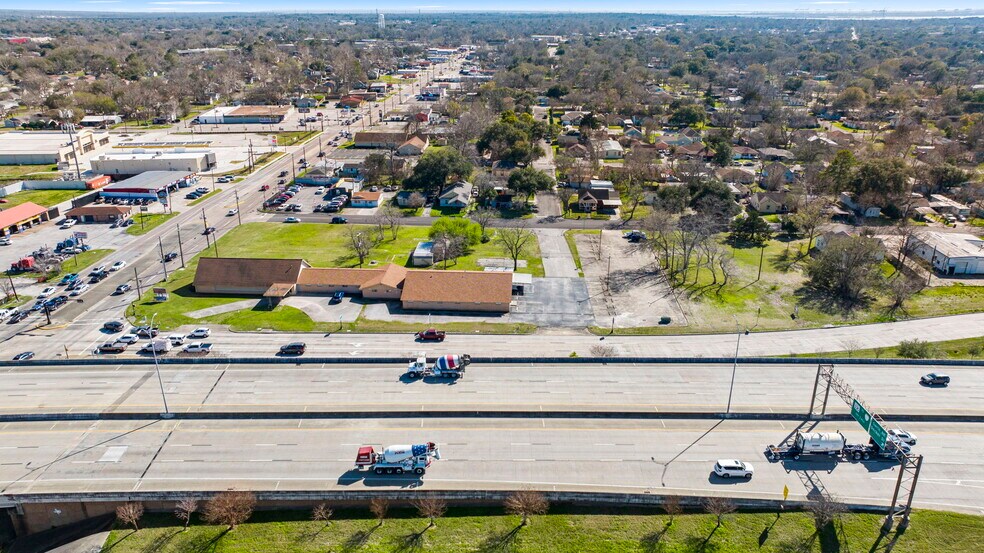 More Photos Of 2409 Main St, Baytown Religious Facility For Sale