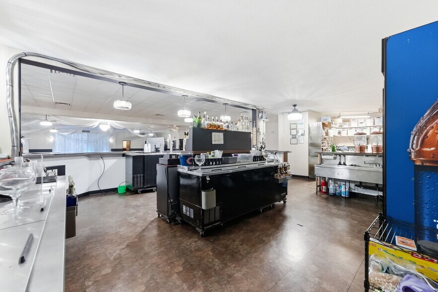 More Photos Of 691 S Main St W, Richmond Restaurant For Sale