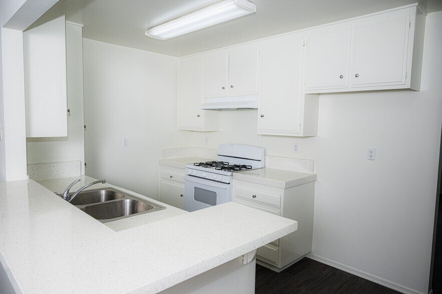 More Photos Of 319 W Lambert Rd, Brea Apartments For Sale