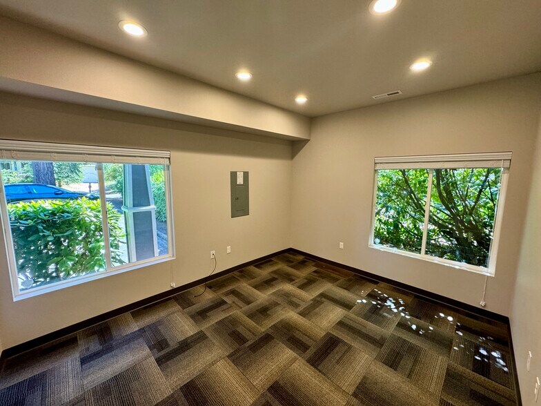 More Photos Of 6500 SW Beaverton-Hillsdale Hwy, Portland Office For Sale