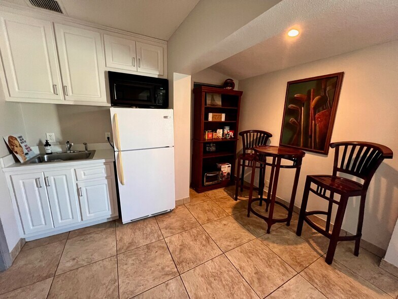 More Photos Of 2200 S Bay St, Eustis Office For Sale