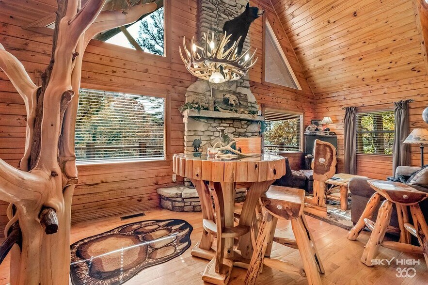 More Photos Of 3134 E Van Buren, Eureka Springs Hotel For Sale