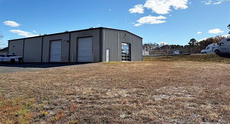 More Photos Of 1163 Tricounty Dr, Oilville Showroom For Lease