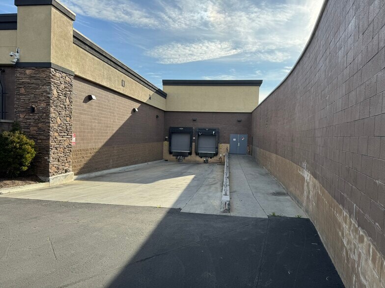 More Photos Of 15225 Whittier Blvd, Whittier Freestanding For Lease