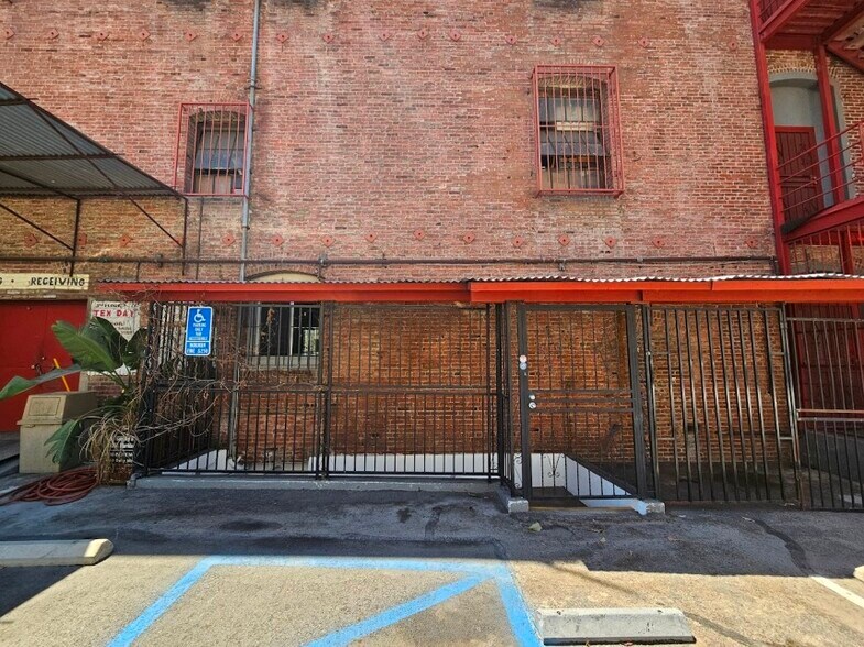 More Photos Of 718 Gladys Ave, Los Angeles Warehouse For Lease