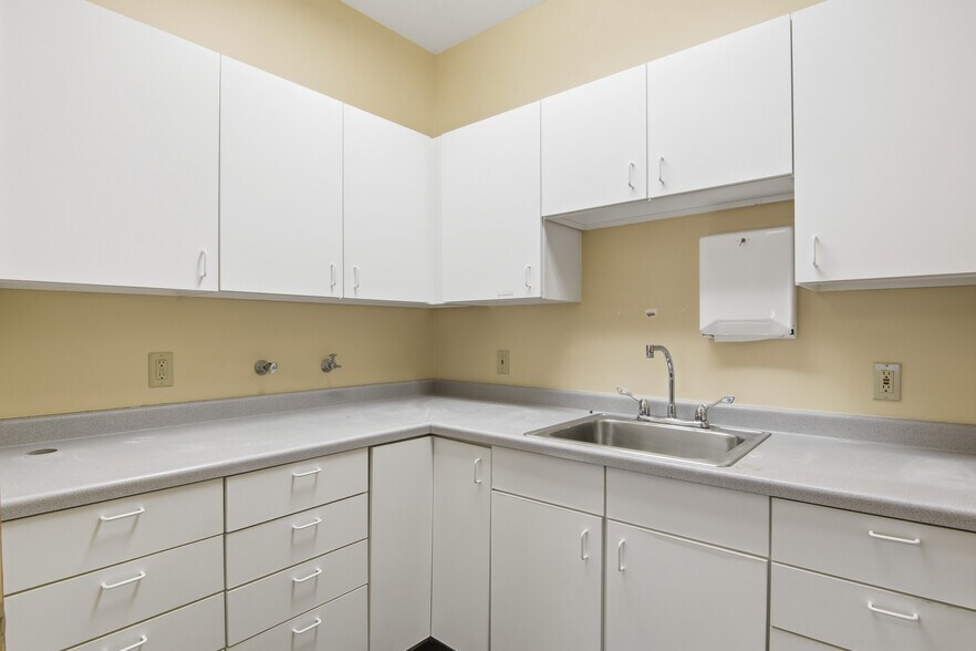 More Photos Of 1813 Wilson St, Menomonie Medical For Sale