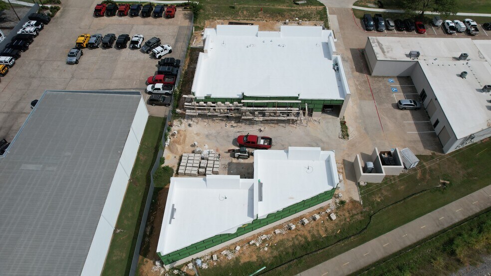 More Photos Of 1821 John Mccain Rd, Colleyville Warehouse For Lease