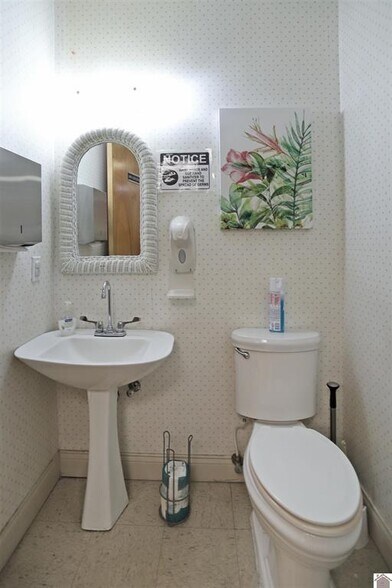 More Photos Of 145 Vine St, Benton Medical For Sale