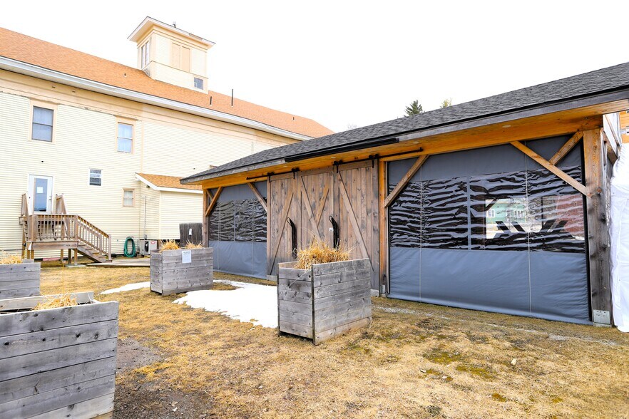 More Photos Of 138 Cross St, Brighton Hotel For Sale