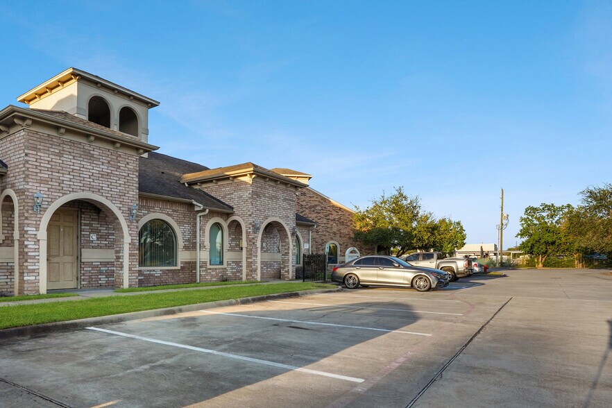 More Photos Of 134 Eldridge Rd, Sugar Land Office Residential For Lease
