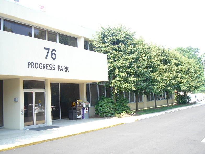 More Photos Of 76 Progress Dr, Stamford Research And Development For Lease