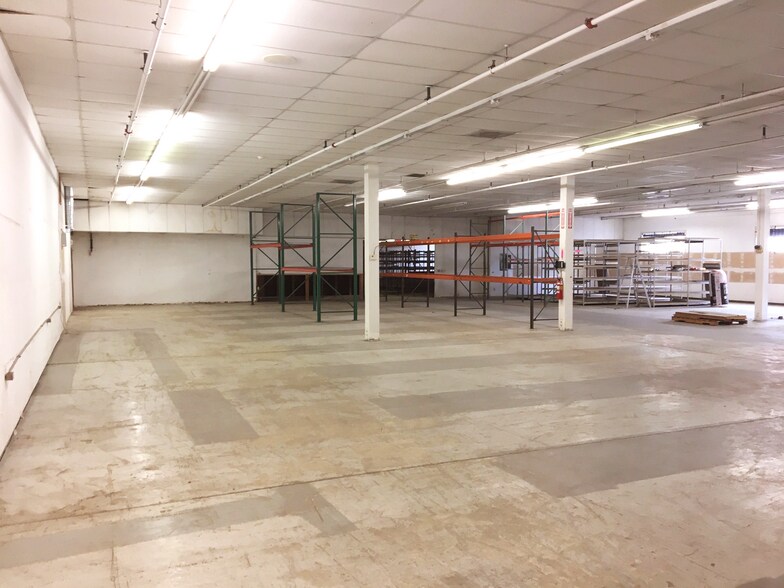More Photos Of 901 N Columbia Blvd, Portland Warehouse For Lease