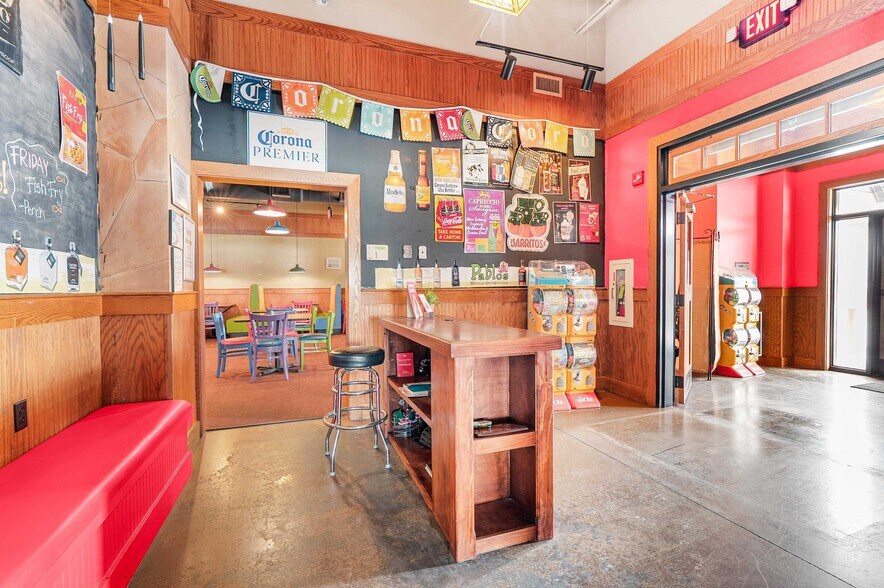 More Photos Of 850 Kepler Dr, Green Bay Restaurant For Sale
