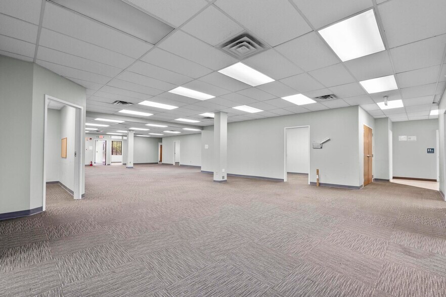 More Photos Of 362 Industrial Park Rd, Middletown Warehouse For Sale