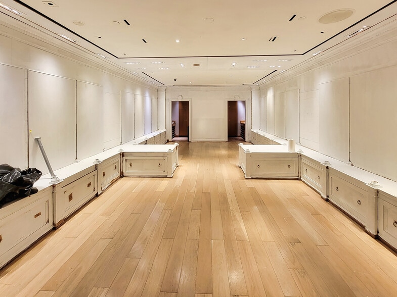 More Photos Of 797 Madison Ave, New York Storefront Retail Office For Lease