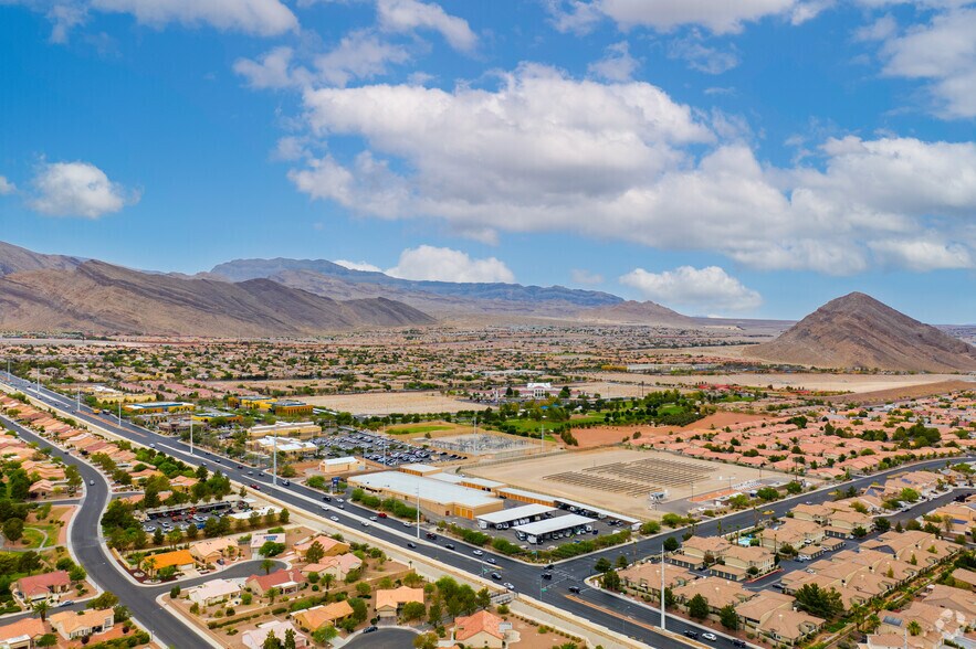 More Photos Of 9770 W Cheyenne Ave, Las Vegas Self Storage For Lease
