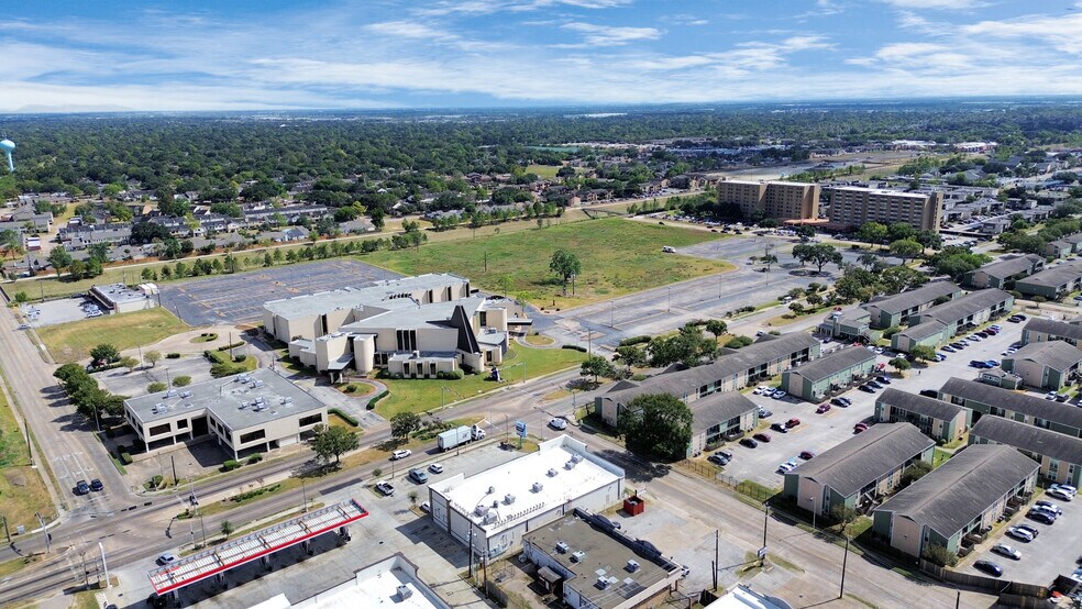 More Photos Of 10610 Fondren Rd, Houston General Retail For Lease