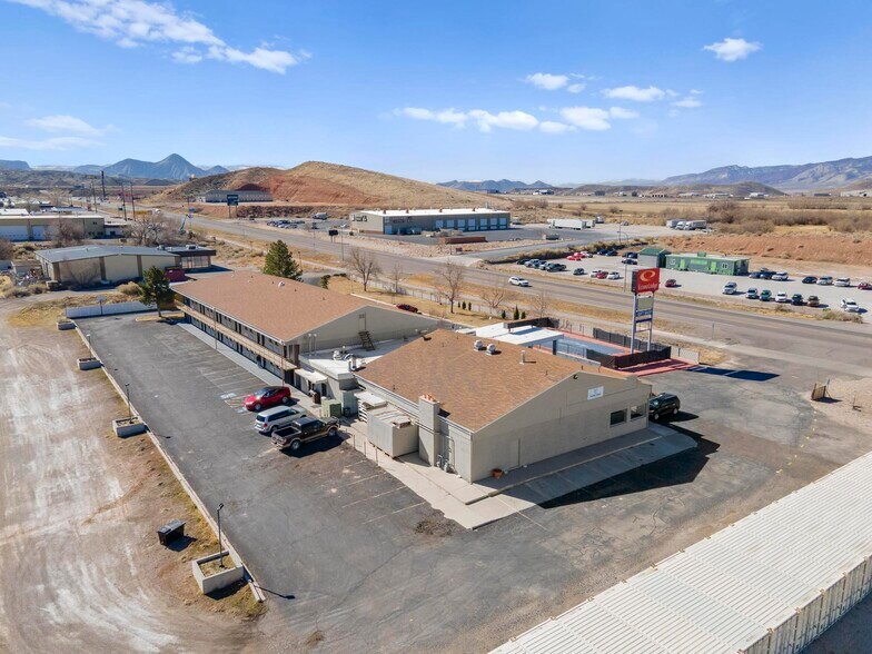 More Photos Of 1225 S State St, Salina Hotel For Sale